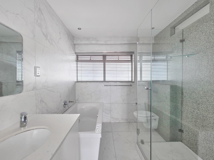 To Let 1 Bedroom Property for Rent in Sea Point Western Cape